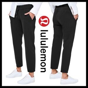 Lululemon On The Fly Pant *28"
Black Size (2) Like NEW